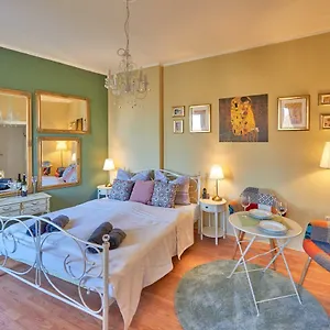 Old Romantic With Free Private Parking Apartman Pula